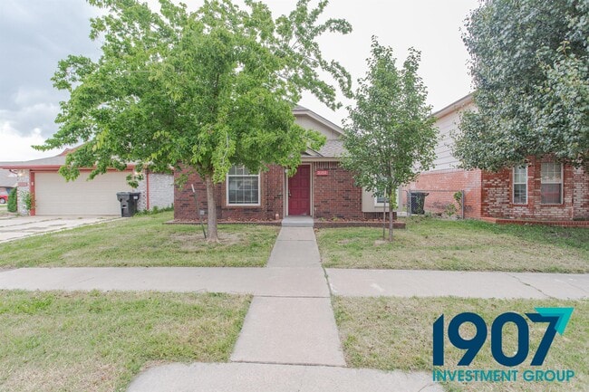 Photo - 2102 Briarcliff Dr House