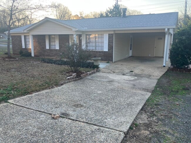 Foto del edificio - 3425 Pne Crst Rd