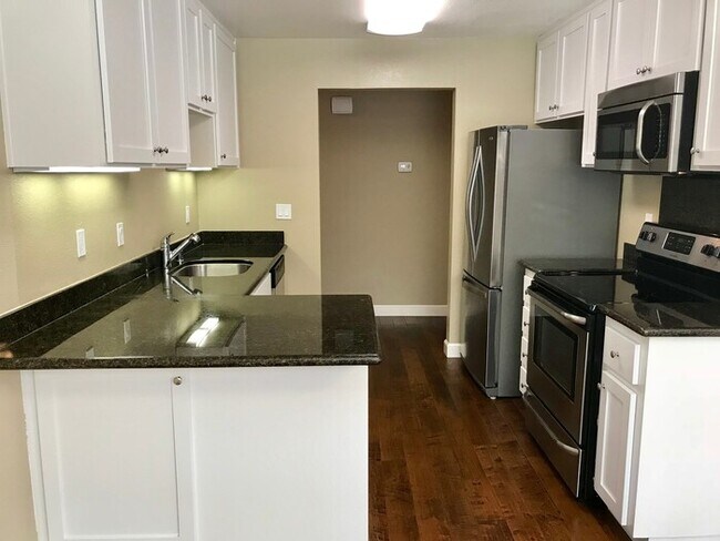 Foto del edificio - 5095 Valley Crest Dr