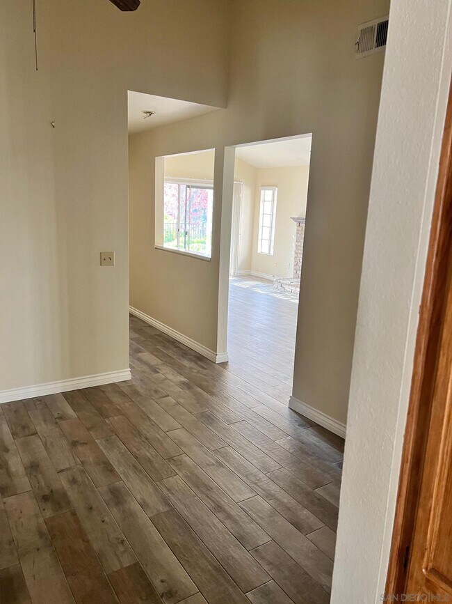 Building Photo - 10270 Rancho Carmel Dr