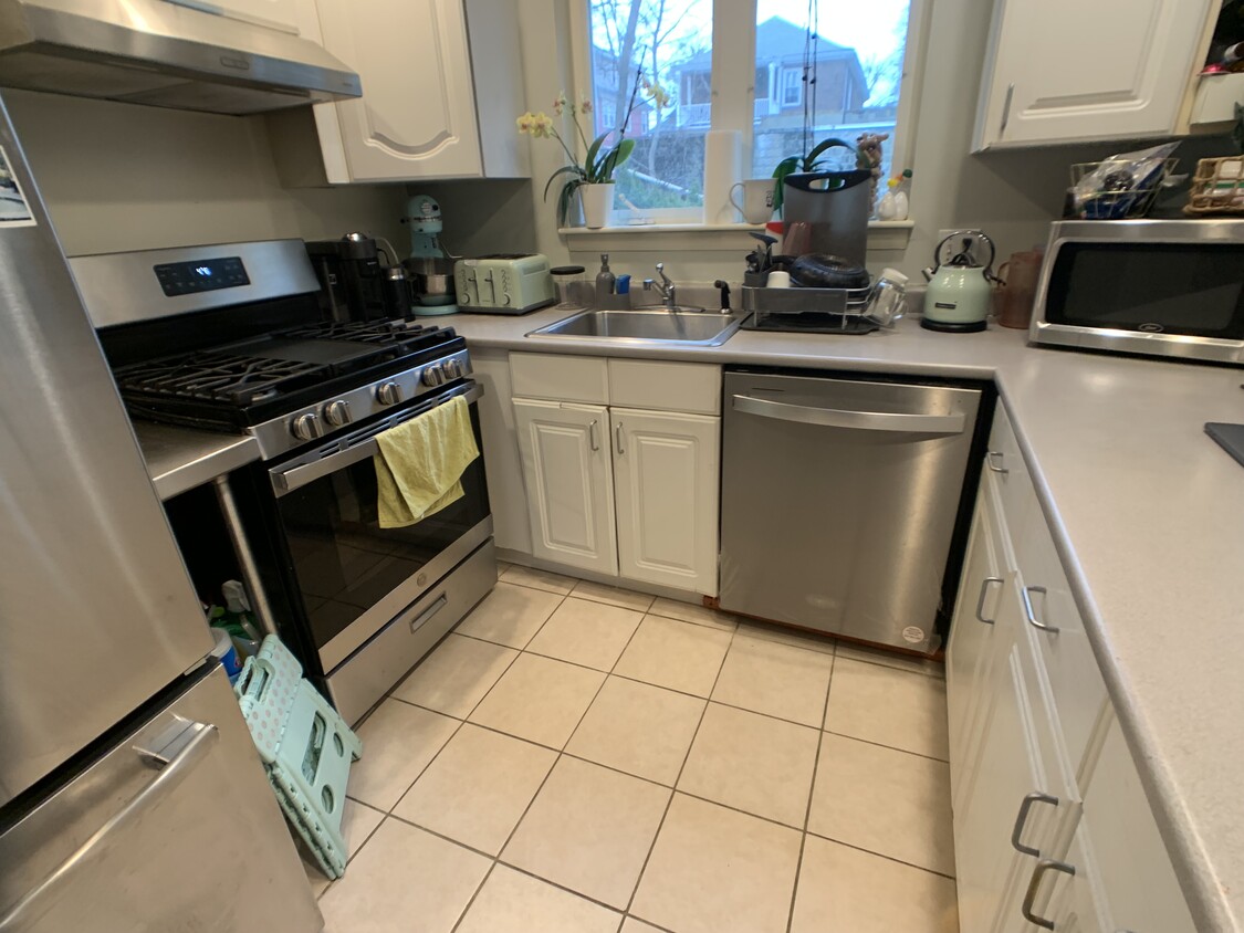 Primary Photo - 148 Thorndike St