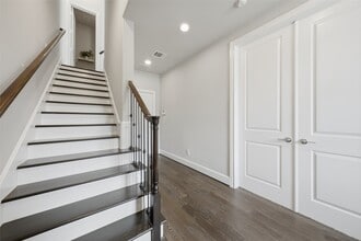 Building Photo - 8612 Emnora Ln