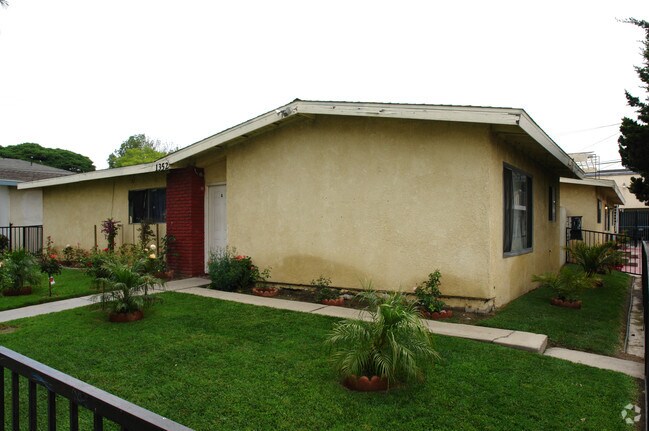 Foto del edificio - 1352 N Parkside Ave