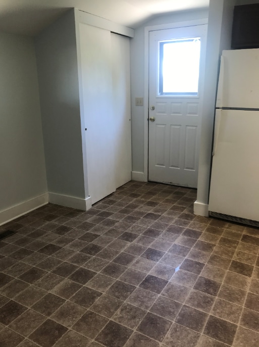 Pantry/kitchenette - 2216 Roanoke Ln
