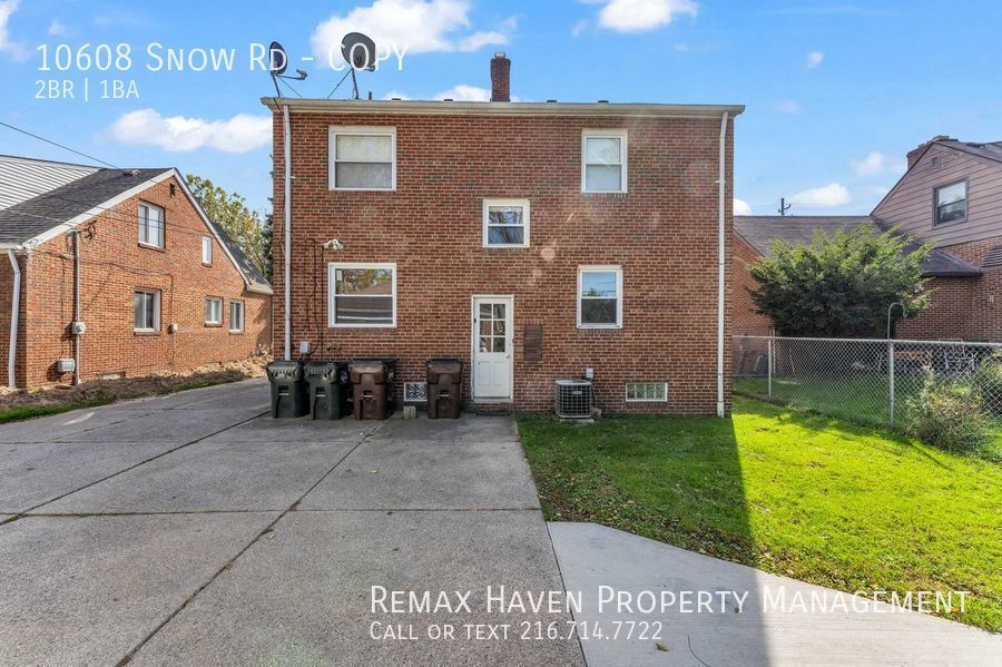 Primary Photo - 10608 Snow Rd Down, Parma - Spacious 2 bed...