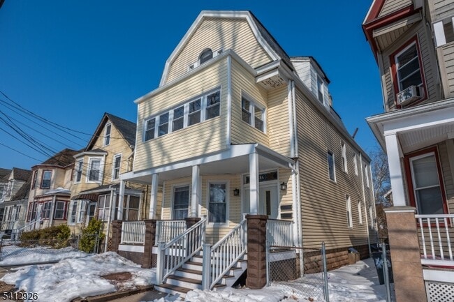 Building Photo - 24 Llewellyn Ave