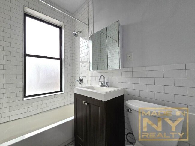 Foto del edificio - 2 bedroom in ASTORIA NY 11103