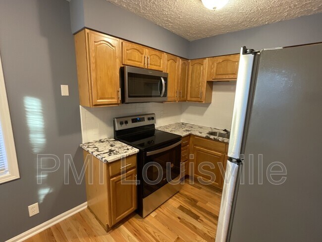 Foto del edificio - 4407 Landside Dr