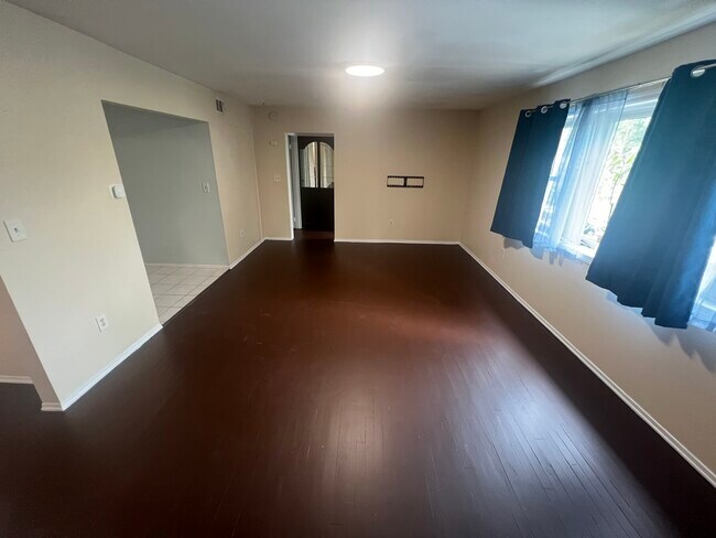 Building Photo - 161 Evergreen Rd