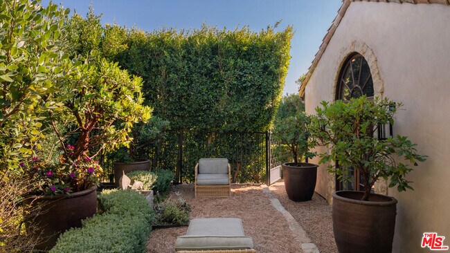Foto del edificio - 24650 Blue Dane Ln