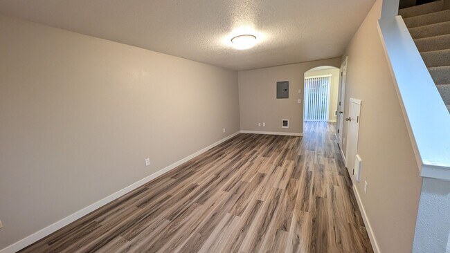 Foto del edificio - Wonderful townhouse in Forest Grove. First full months rent if your application is approved by Ap...