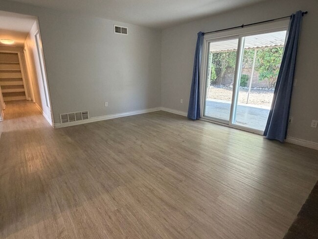 Foto del edificio - 10774 Mercer Ave
