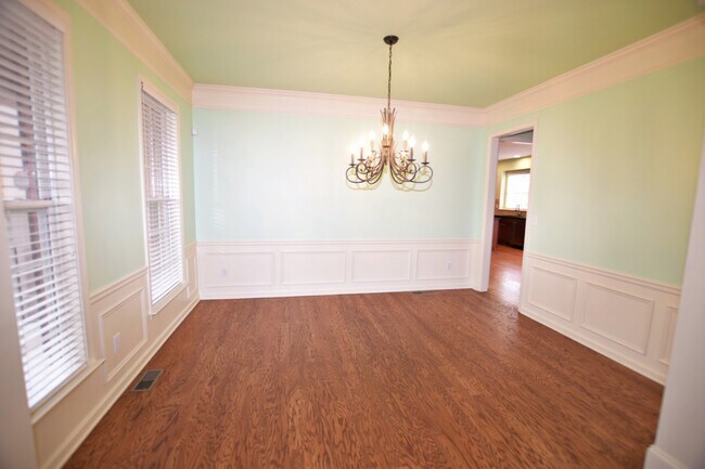 Building Photo - 1695 Montcliff Dr