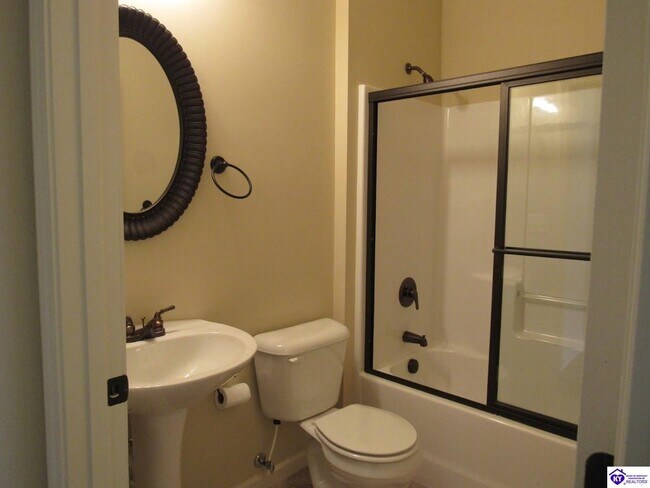 Foto del edificio - 172 Shirley Blvd