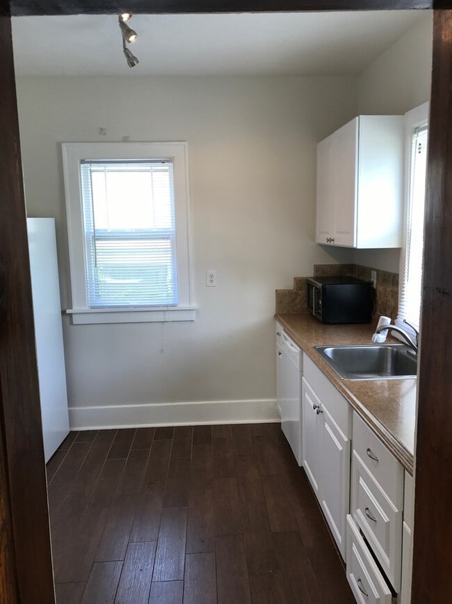 Building Photo - 5+BR House, Midtown, Corner Lot- Move In R...