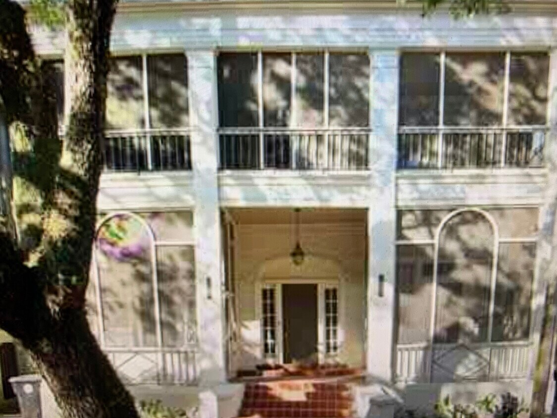 7816 Saint Charles Ave Unit A, New Orleans, LA 70118 Apartments in