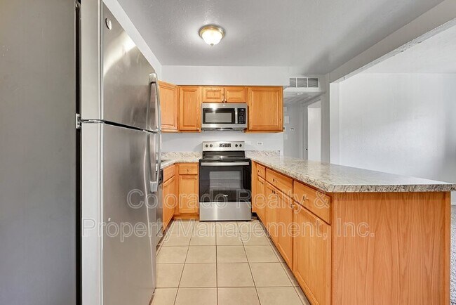 Foto del edificio - 3663 S Sheridan Blvd
