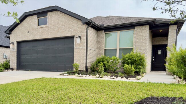 Foto del edificio - 7123 Glennwick Grv Ln