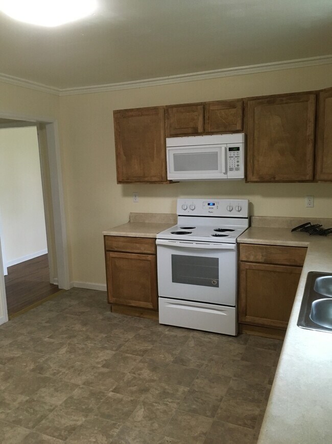 Foto del edificio - HOGANSVILLE- 604 Elm St 2 Bedroom 1 Bath