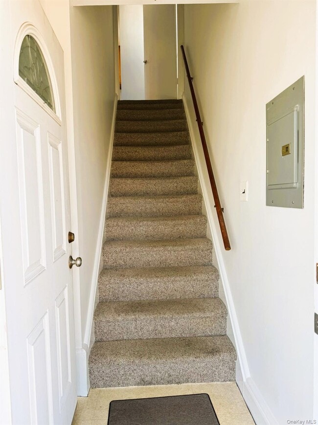 Foto del edificio - 131 Roslyn Rd