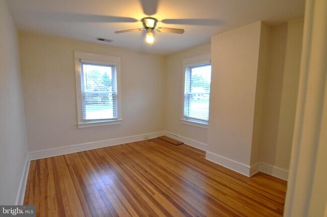 Foto del edificio - 532 Wilson Pl
