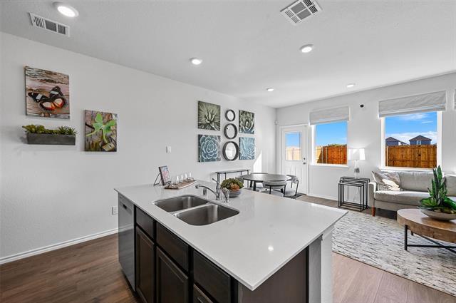 Building Photo - 6922 Vining Dr