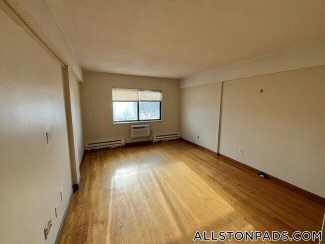 Foto del edificio - 1110 Commonwealth Ave