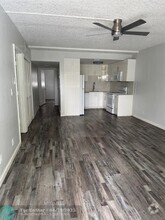Building Photo - 751 Pine Dr