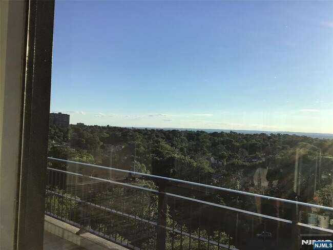 Foto del edificio - 1 Horizon Rd