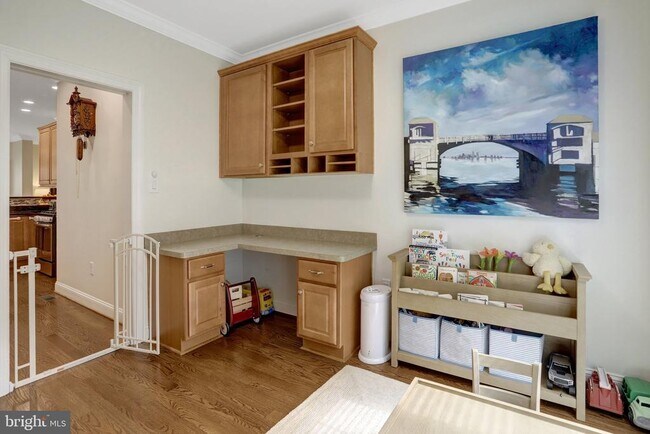 Foto del edificio - 2862 Rosemary Ln