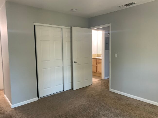 Building Photo - 6280 Havenside Dr