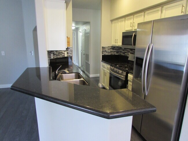Building Photo - 2975 Bluegrass Ln #1324