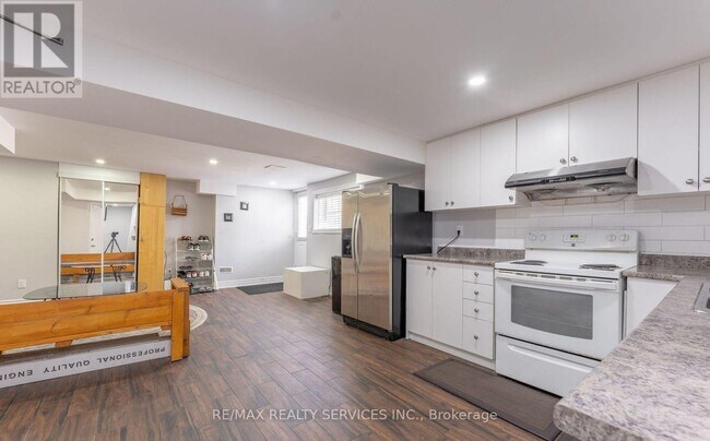 Building Photo - 141 Whitwell Dr