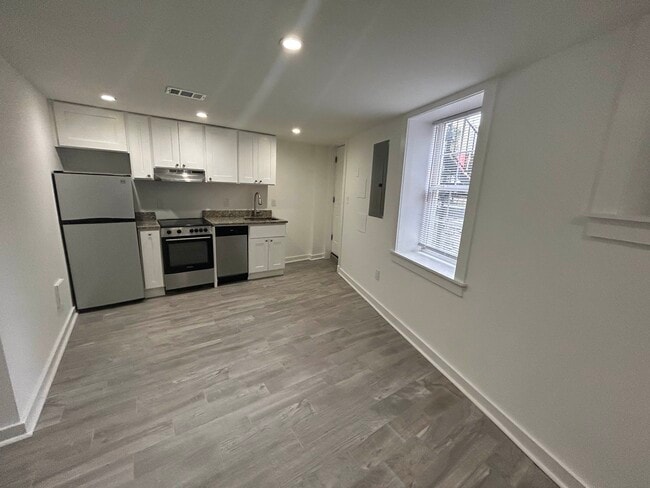 Building Photo - 1405 Perry Pl NW