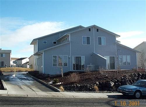 Foto principal - 3 Bed, 2 Bath Townhouse on Pioneer Hill!