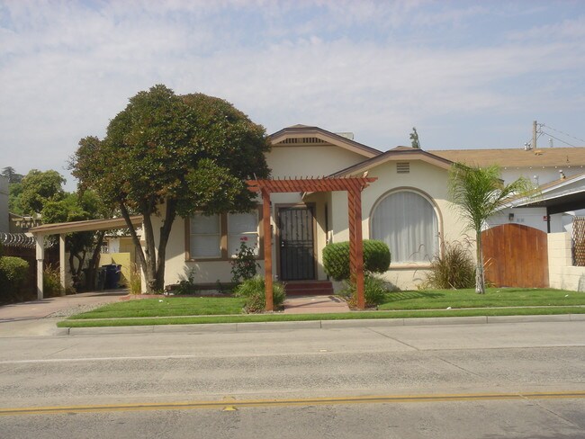 Building Photo - 5362 N San Pablo Ave