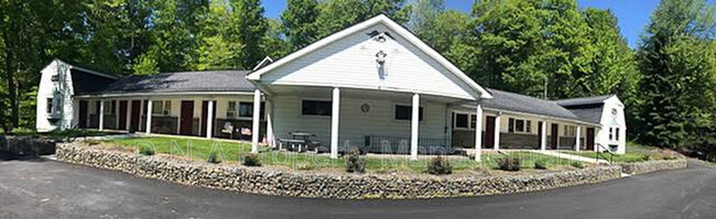 Building Photo - 106 3rd St