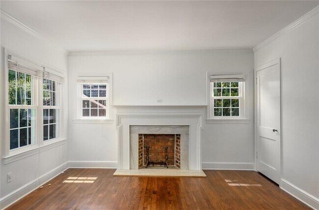 Building Photo - 2030 Sumter St NW