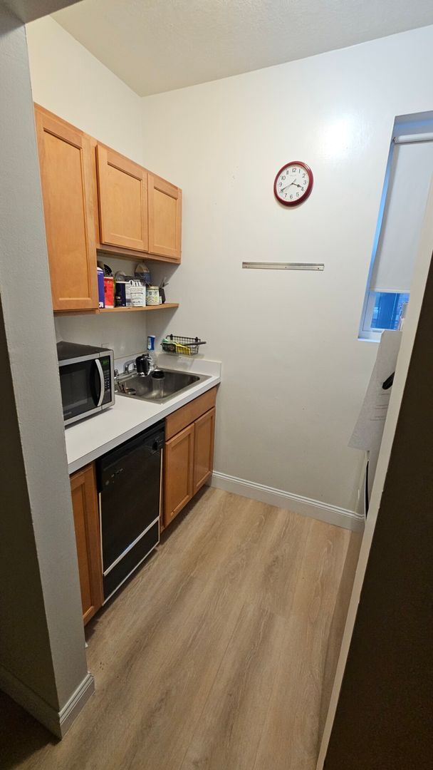 Building Photo - 1 Bedroom