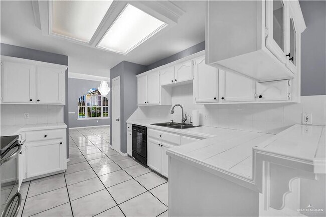 Foto del edificio - 4621 W Maple Ave