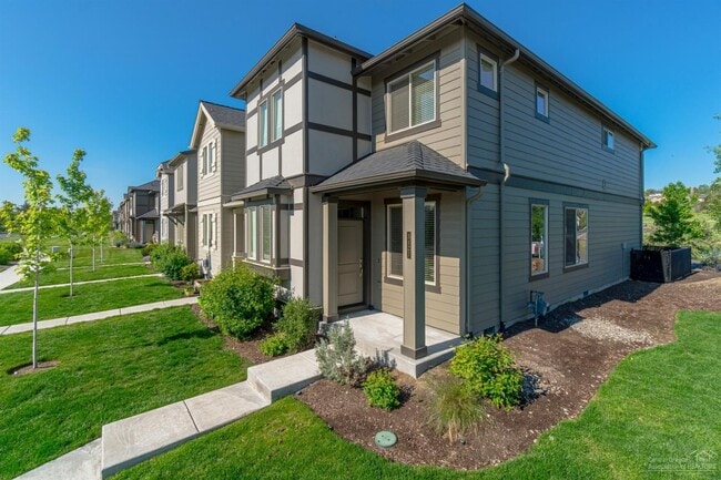 Building Photo - 3127 SW 28th St