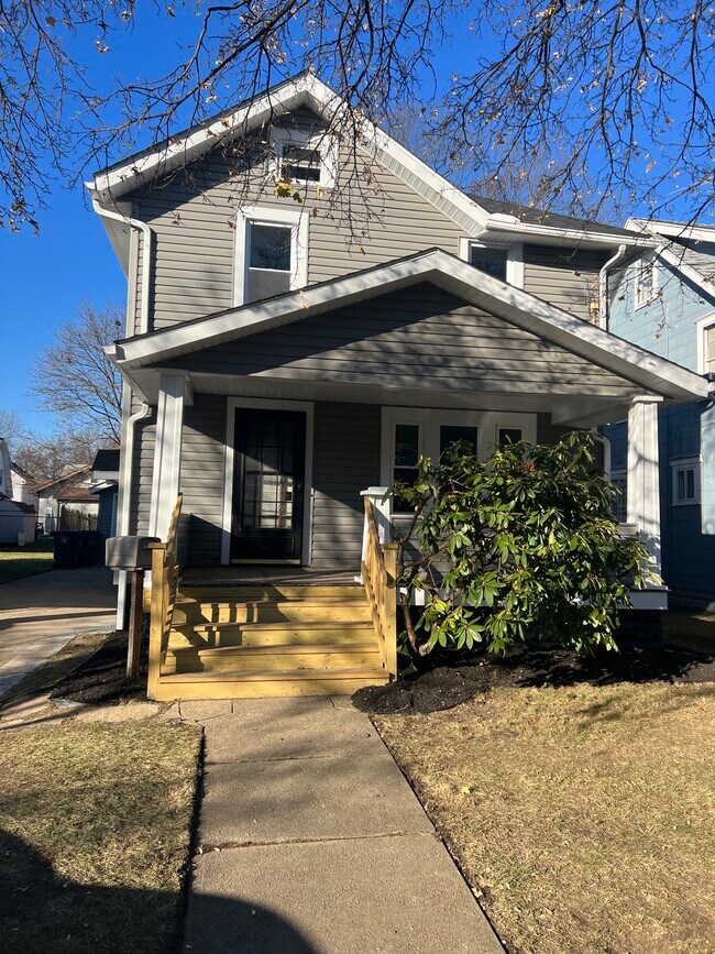 Building Photo - 1146 Lily St