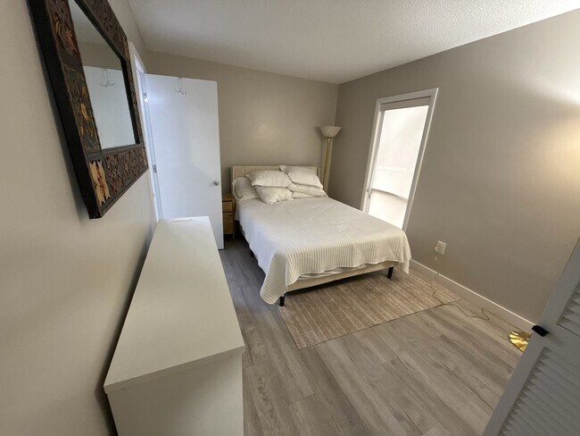 Foto del edificio - 85 Pine Valley Rd