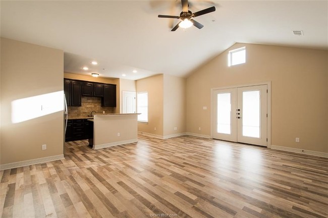 Building Photo - 7273 Riverside Pkwy