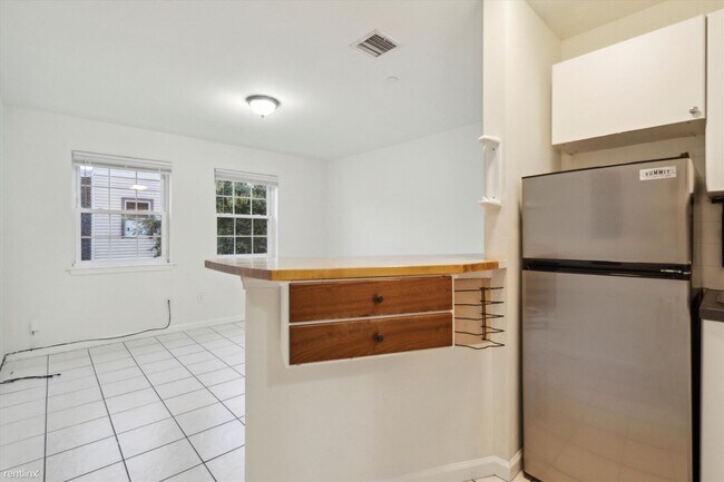 Foto del edificio - 3 br, 2 bath Duplex - 1538 FONTAIN ST Unit B