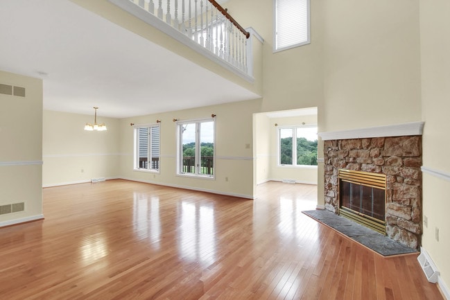 Building Photo - 2660 Fairway Dr