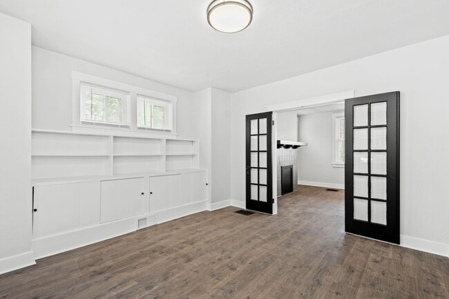 Building Photo - SCORE 1ST MONTH'S RENT FREE IF SIGNED BY JULY 31! Spectacular 3 bedroom home in Carrick available...