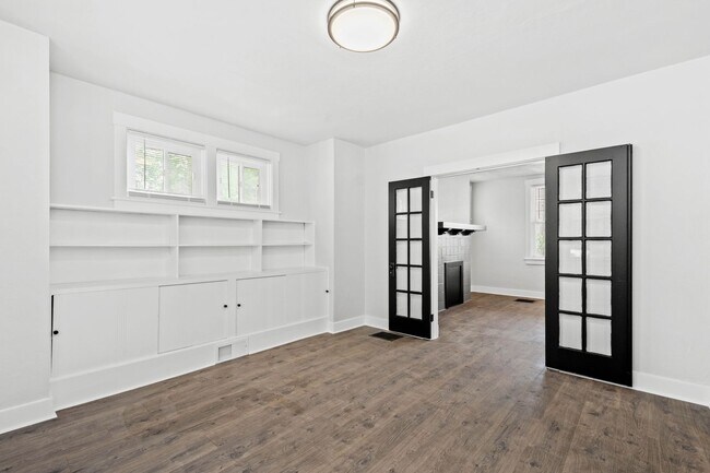 Foto del edificio - SCORE 1ST MONTH'S RENT FREE IF SIGNED BY JULY 31! Spectacular 3 bedroom home in Carrick available...