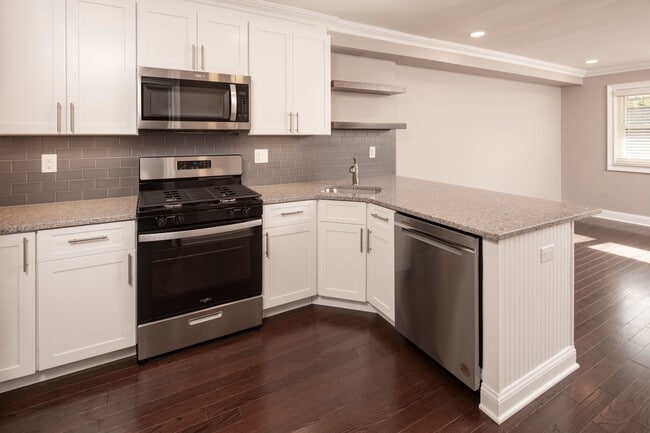 Interior Photo - Cambridge Manor