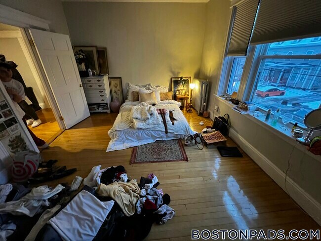 Foto del edificio - 8 Farrington Ave